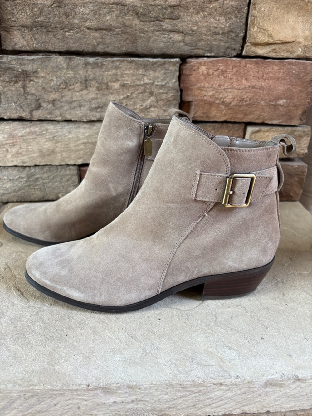 Blondo sz 8.5 taupe suede leather waterproof booties